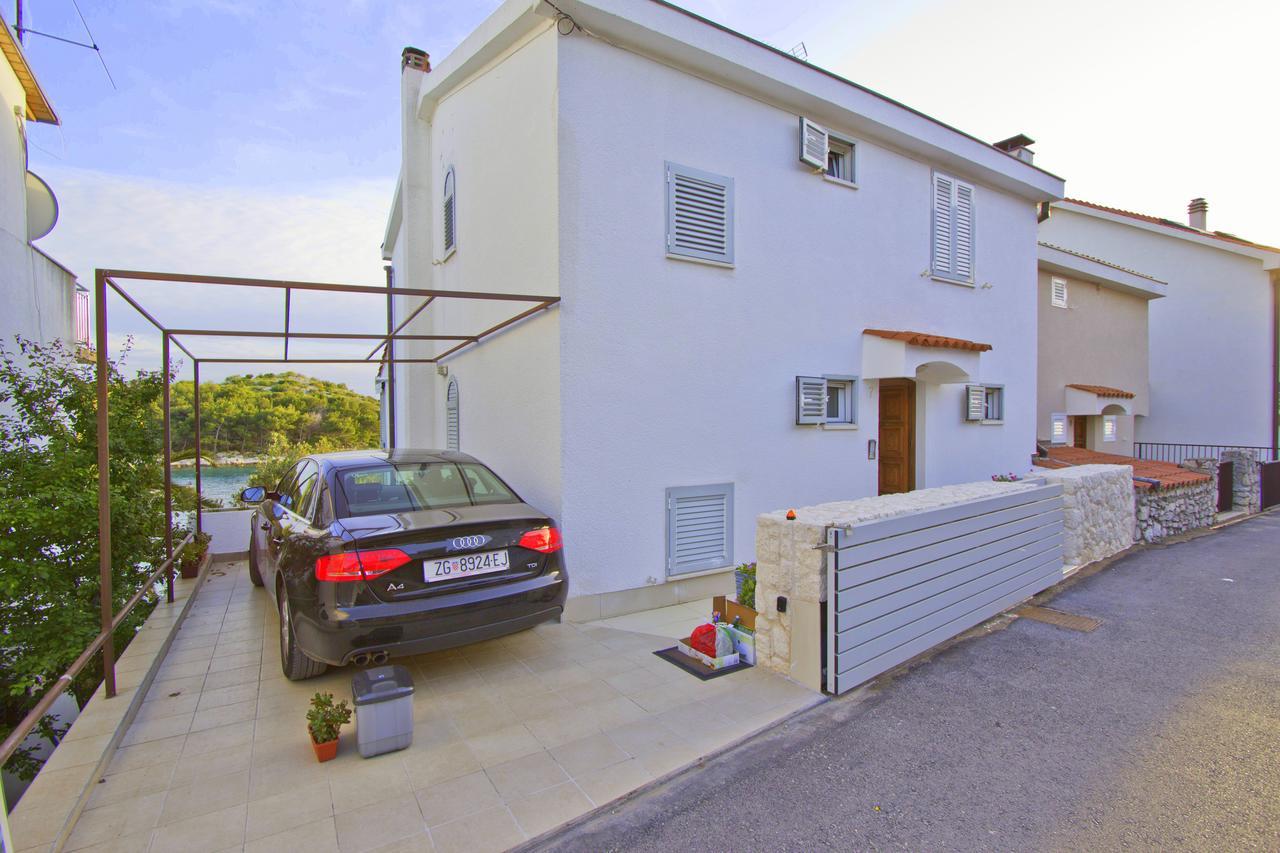 Casa Mano Tribunj With * Tribalj